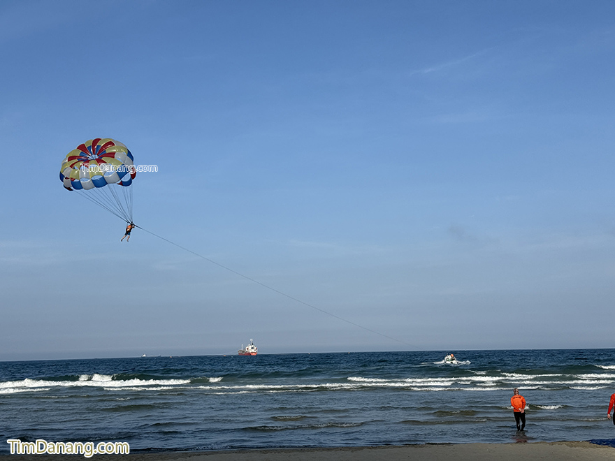 dù lượn bãi tắm phạm văn đồng