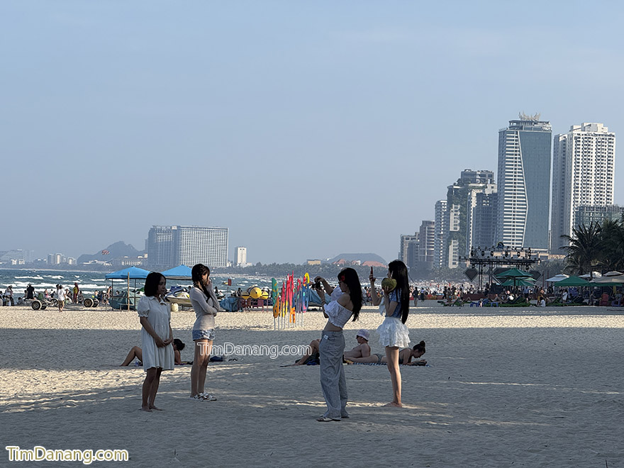 bãi tắm phạm văn đồng