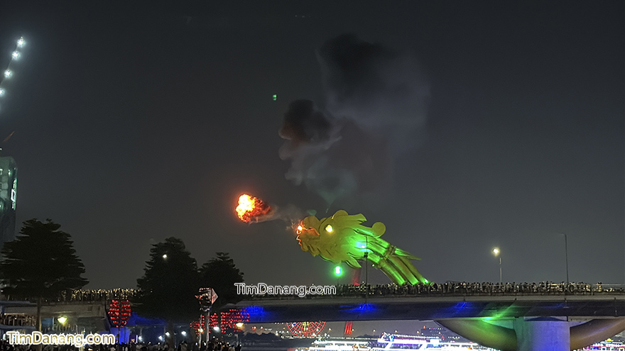 cầu rồng đà nẵng phun lửa phun nước