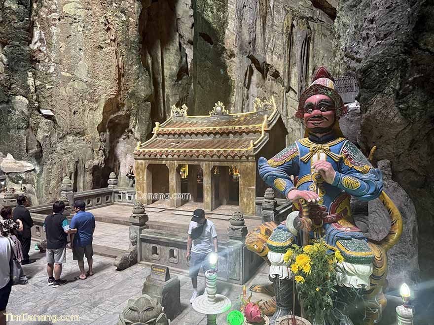 động huyền không