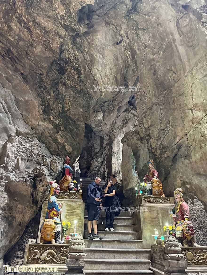 động huyền không