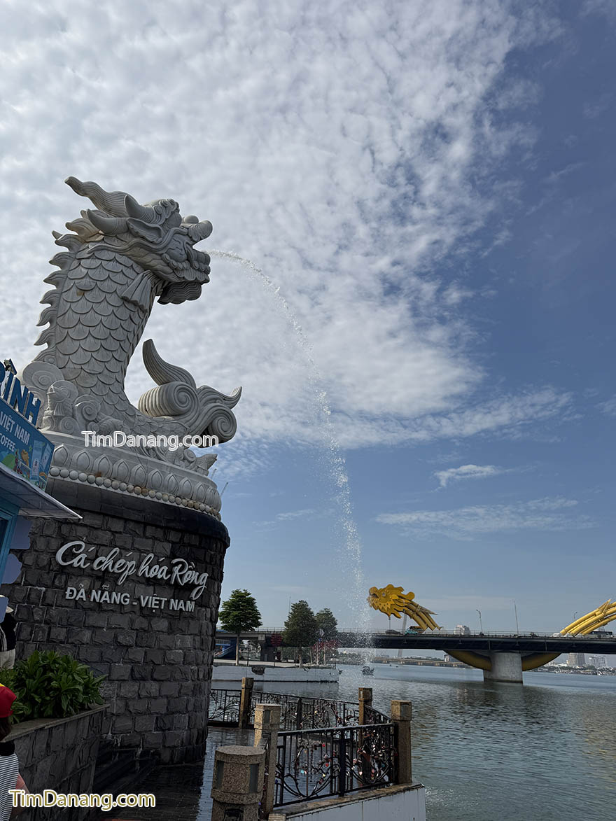 tượng cá chép hoá rồng đà nẵng