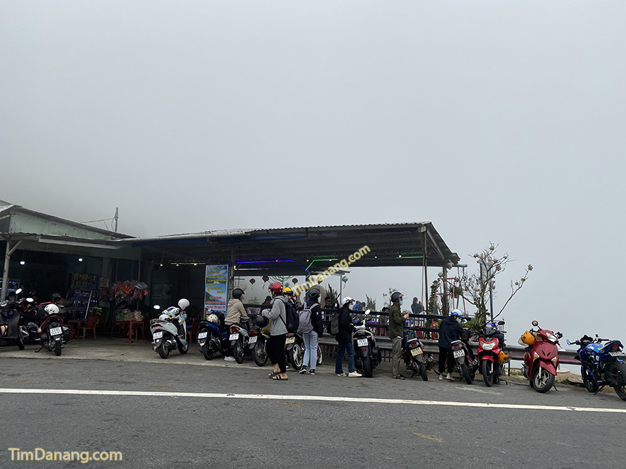 Quán Cafe trên Đèo Hải Vân