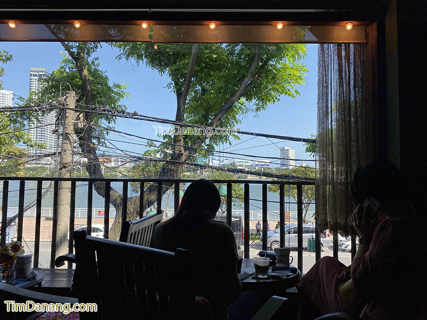 Quán Cafe gần cầu Rồng view sông Hàn Đà Nẵng