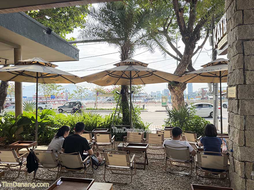 Quán Cafe gần cầu Rồng view sông Hàn Đà Nẵng