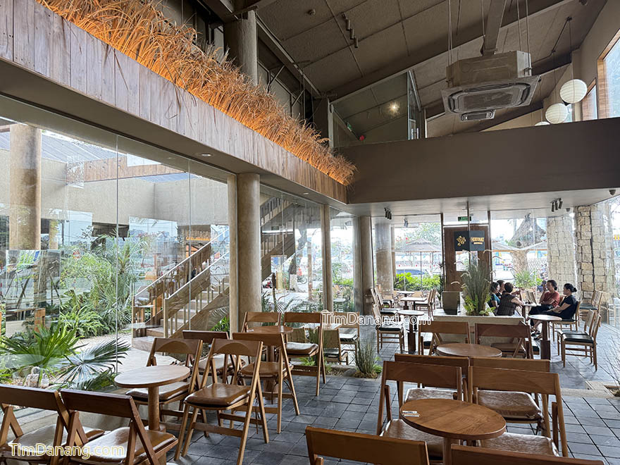 Quán Cafe gần cầu Rồng view sông Hàn Đà Nẵng