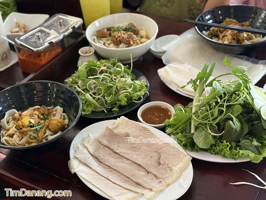 mì quảng quê xưa đà nẵng