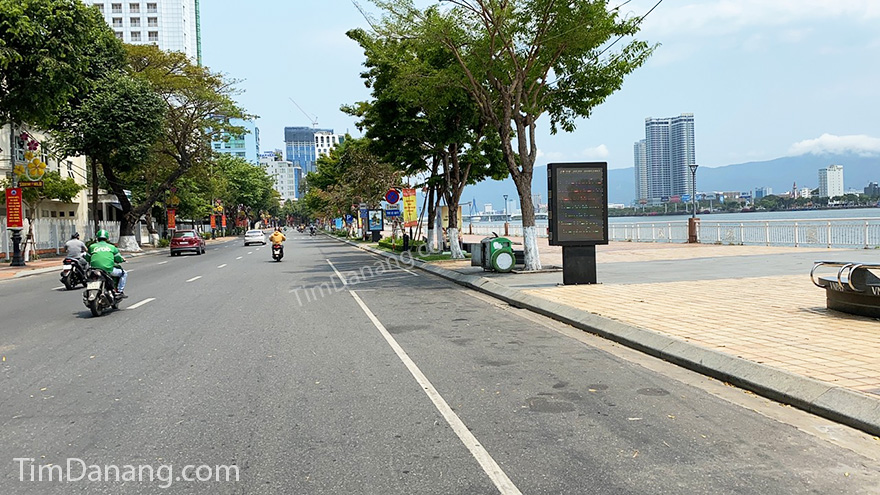 Hình ảnh đường phố Đà Nẵng khác lạ trong ngày “giới nghiêm” vì Covid-19