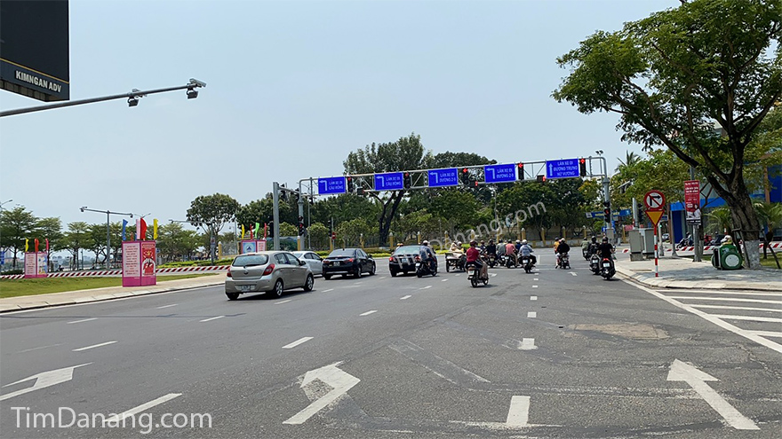 Hình ảnh đường phố Đà Nẵng khác lạ trong ngày “giới nghiêm” vì Covid-19