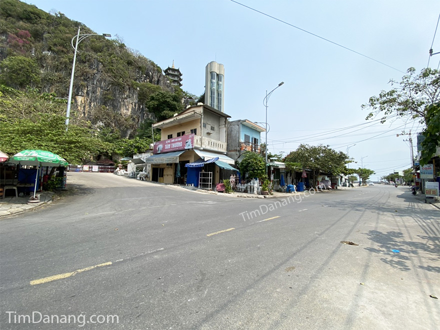 Hình ảnh đường phố Đà Nẵng khác lạ trong ngày “giới nghiêm” vì Covid-19