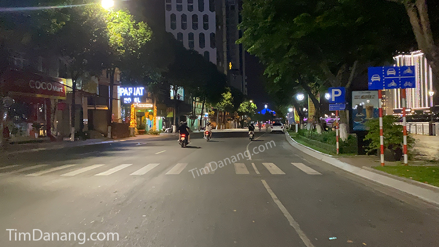 Hình ảnh đường phố Đà Nẵng khác lạ trong ngày “giới nghiêm” vì Covid-19