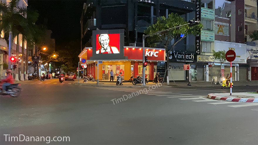 Hình ảnh đường phố Đà Nẵng khác lạ trong ngày “giới nghiêm” vì Covid-19